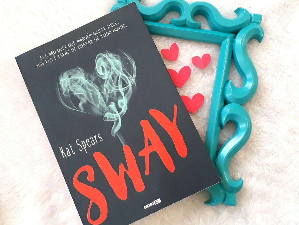 Sway Kat Spears Estante Diagonal