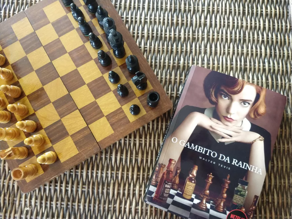 O GAMBITO DA RAINHA  LIVRO VS. SÉRIE 